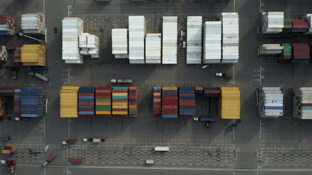 Import towarów z Chin – jakie wymagania muszą spełniać?
